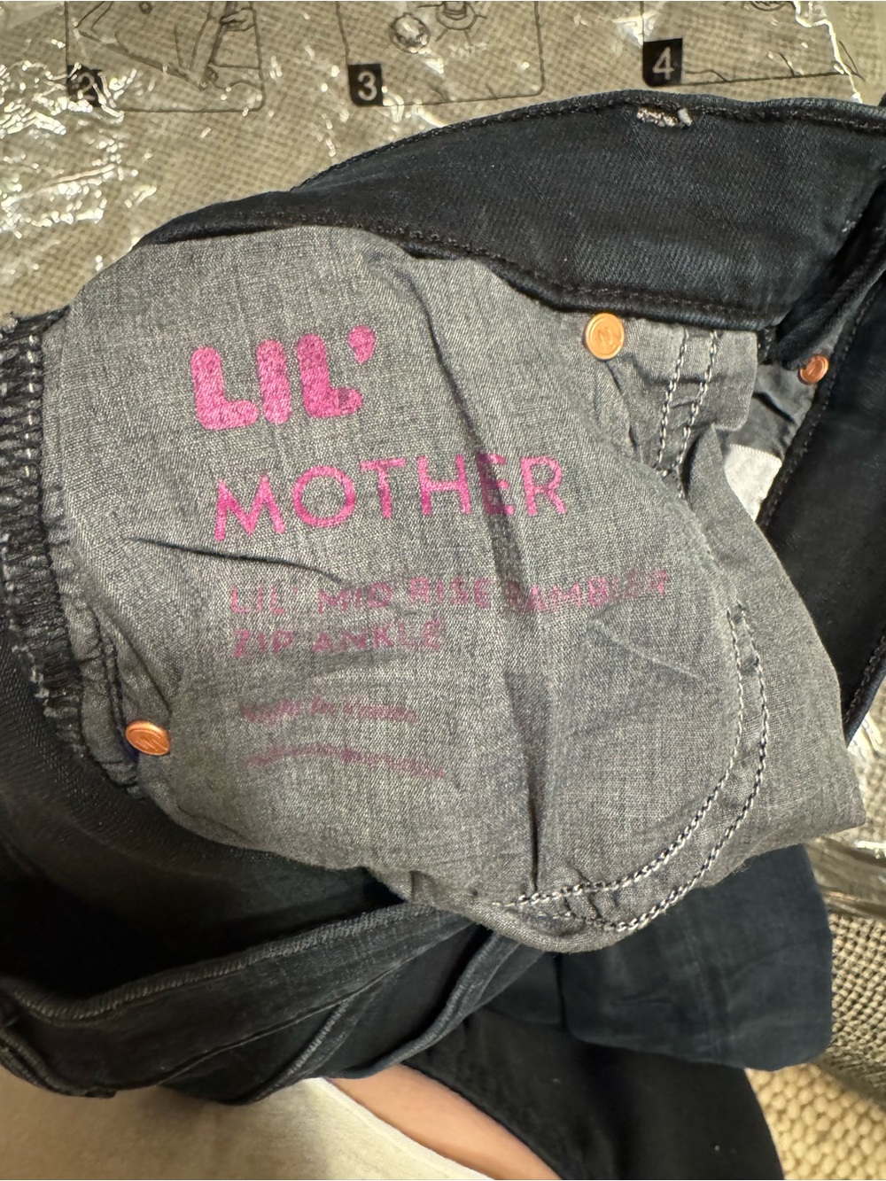 NWOT- MOTHER PETITES The Lil Mid Rise Zip Rambler….. 24P - Picture 8 of 10